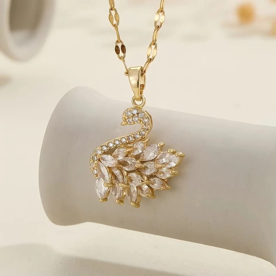 Swan Zircon Necklace for Women – Elegant Gold-Plated Crystal Swan Pendant Necklace (Pink)