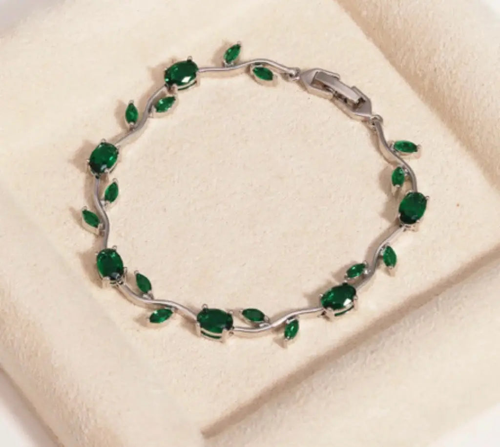 Silver Tulip Bracelet for Women – Elegant Korean Style Stainless Steel Charm Bracelet